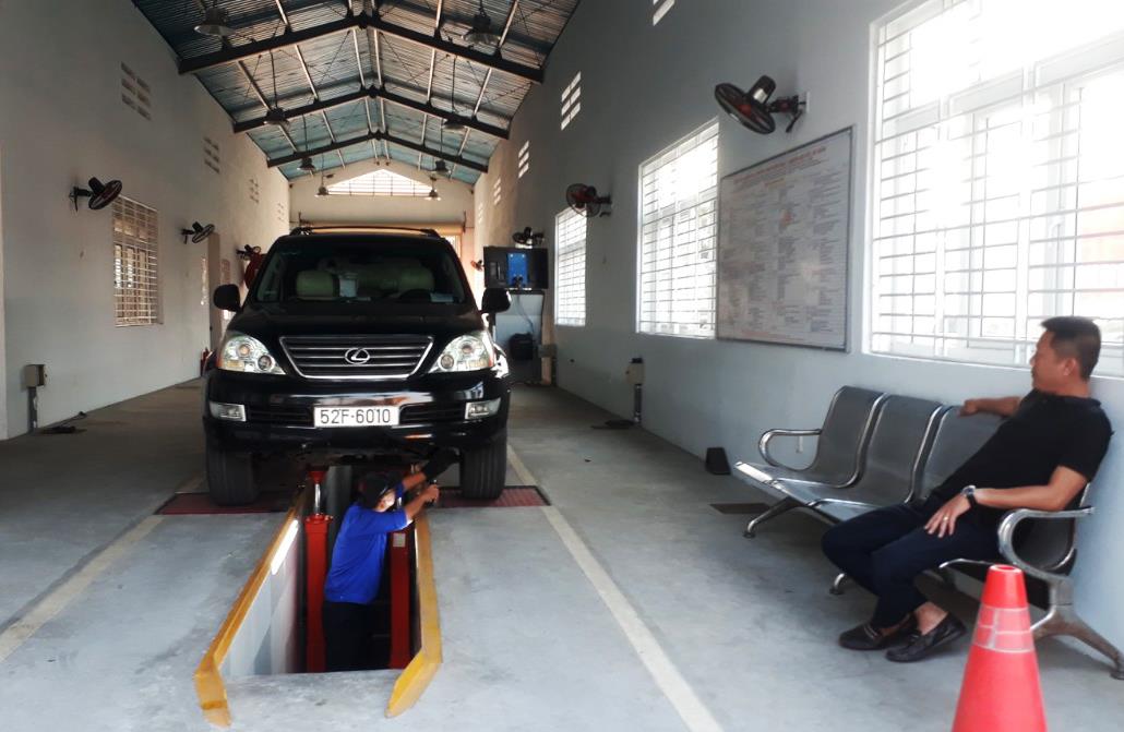 Kiểm định xe ô-tô tại Trung tâm Đăng kiểm xe cơ giới Đà Nẵng.