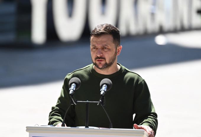 Tổng thống Ukraine Volodymyr Zelensky phát biểu tại Kiev ngày 29-4. Ảnh: AFP