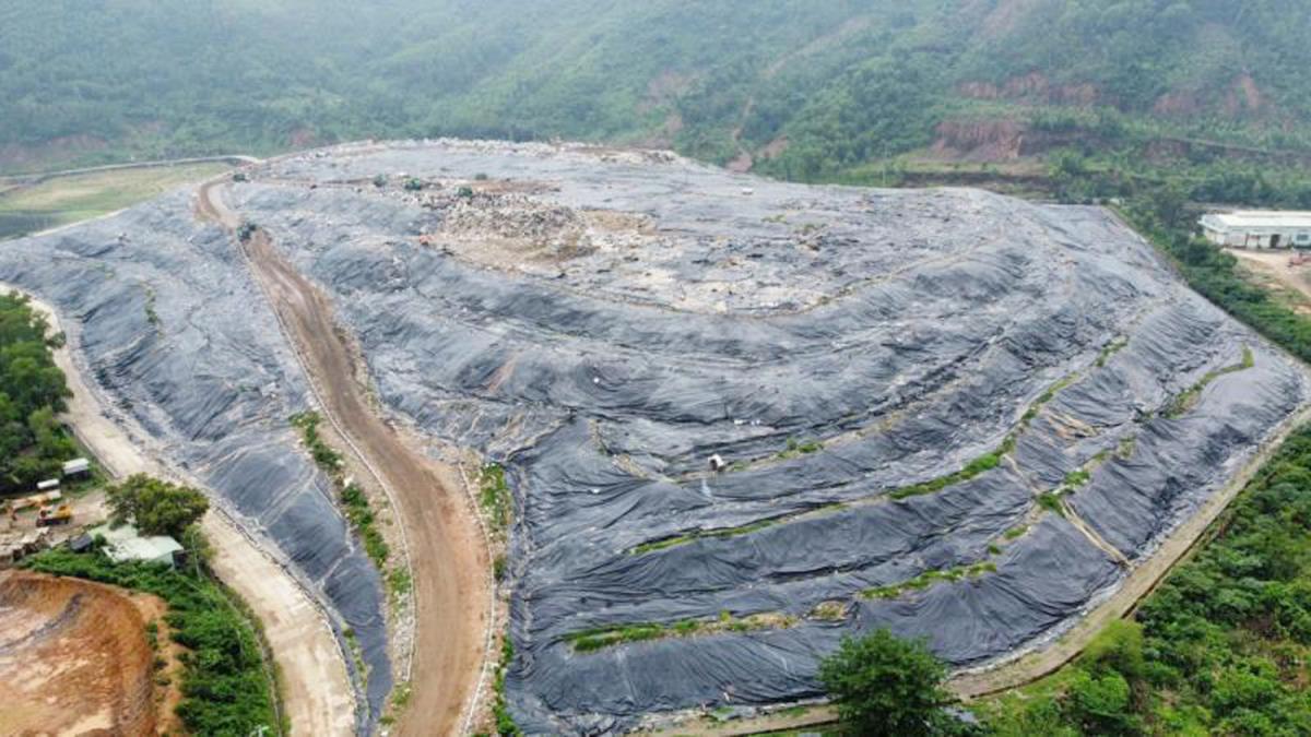 Thời gian qua, việc thu gom xử lý nước thải luôn đảm bảo đạt chuẩn khi thải ra môi trường, nhưng mùi hôi từ bãi rác Khánh Sơn thì chưa được xử lý triệt để.