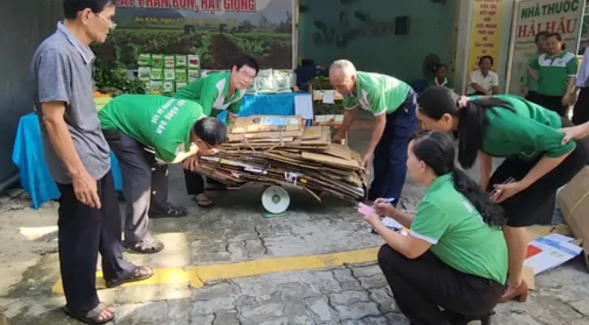 Mô hình “Đổi rác tái chế lấy phân bón và hạt giống” ở Đà Nẵng đang phát huy hiệu quả.