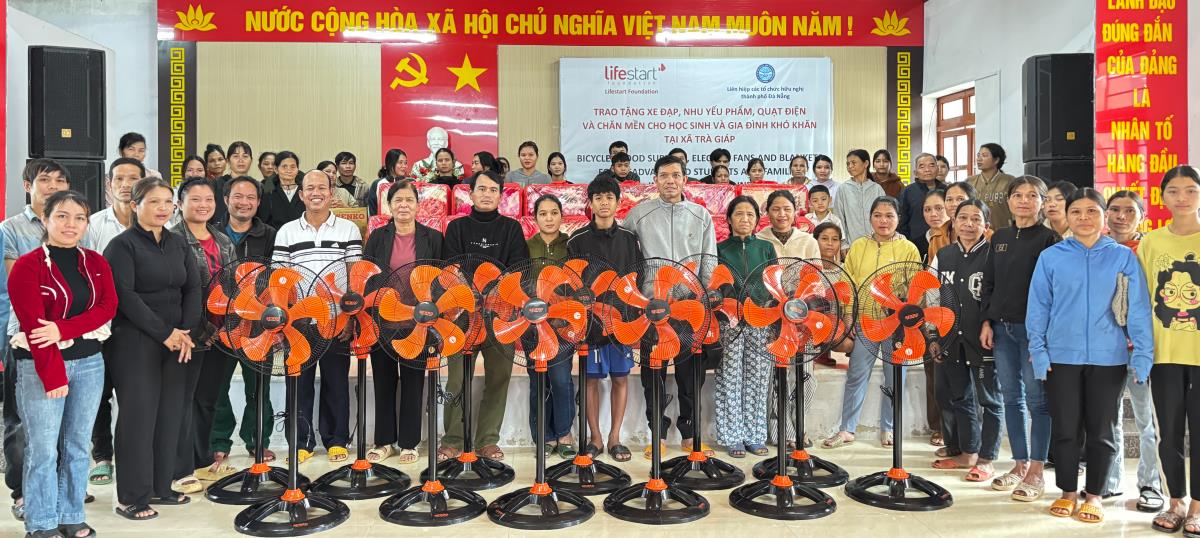 Niềm vui khi nhận được quà.