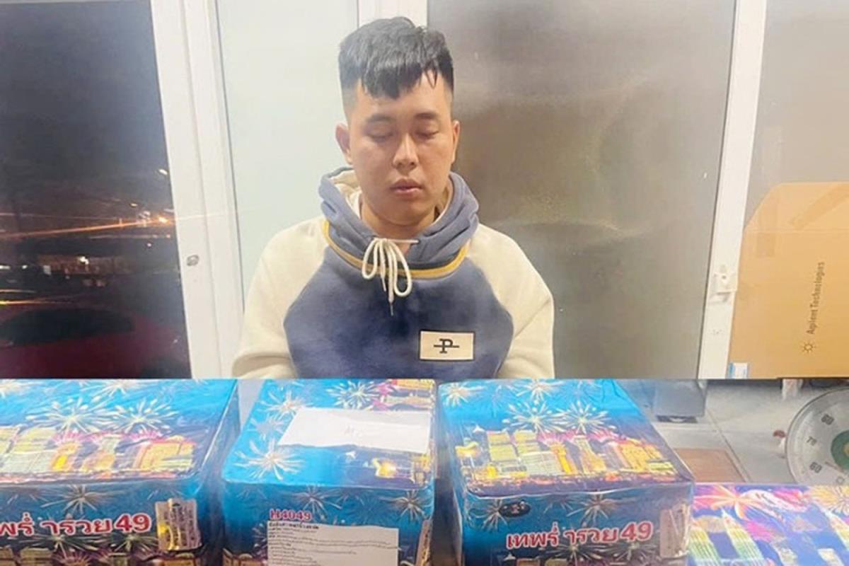 Đối tượng Nguyễn Trọng Đức và tang vật.