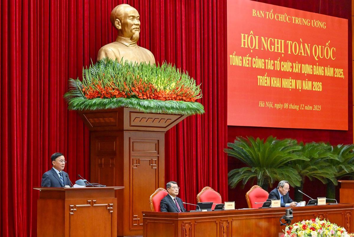 Bí thư Thành ủy Đà Nẵng Lê Ngọc Quang và Trưởng ban Tổ chức Thành ủy Đoàn Duy Tân chủ trì tại điểm cầu Đà Nẵng.