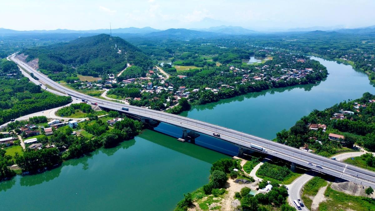 Cao tốc Cam Lộ-La Sơn mở rộng lên 4 làn xe sẽ khởi công ngày 19-12 tới.