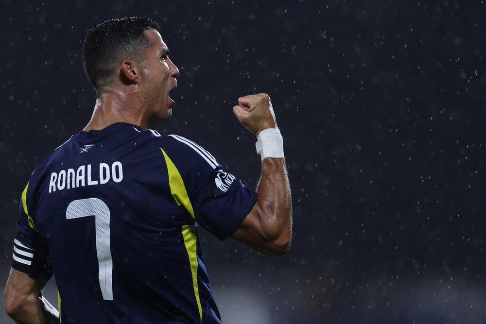 Theo Whoop, Ronaldo... nhỏ hơn chính mình 10 tuổi (28,9 so với 40).