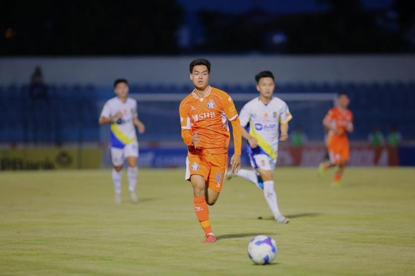 Đà Nẵng ngược dòng ấn tượng trước SLNA.