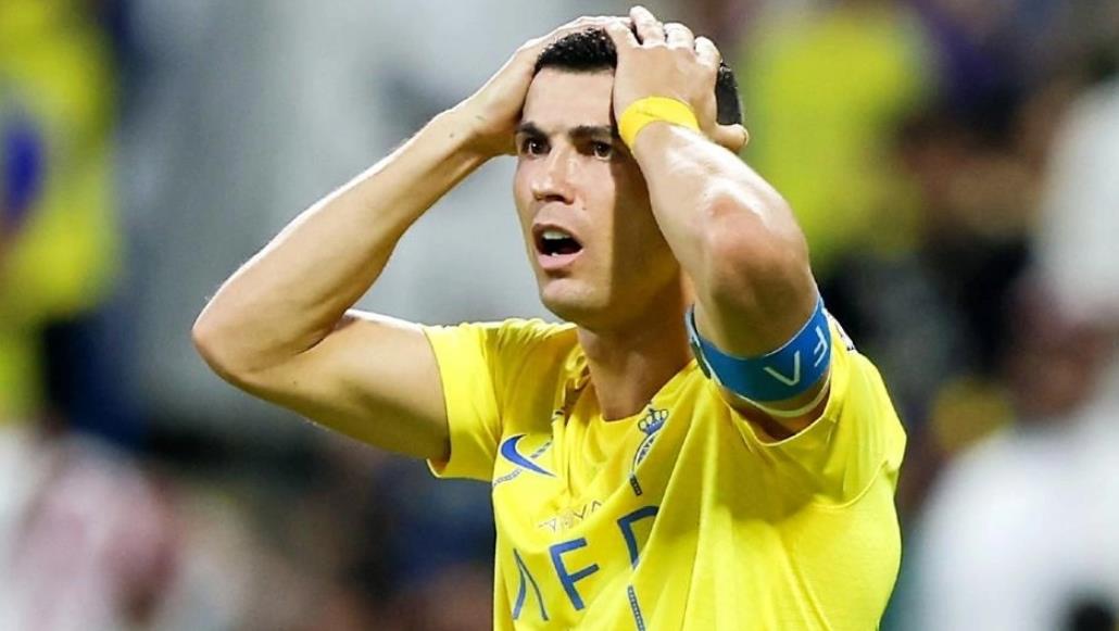 Ronaldo không chỉ bị mạng xã hội "chơi xấu" lần này.