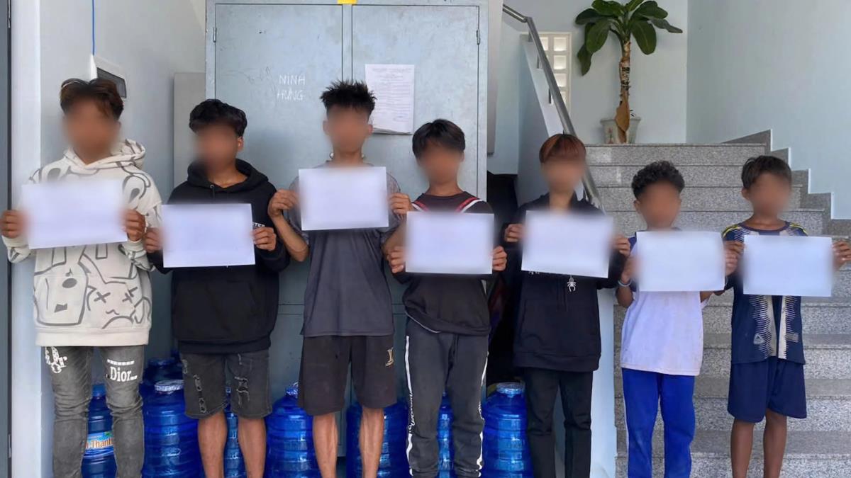 7 thiếu niên có hành vi ném đá trên cao tốc.