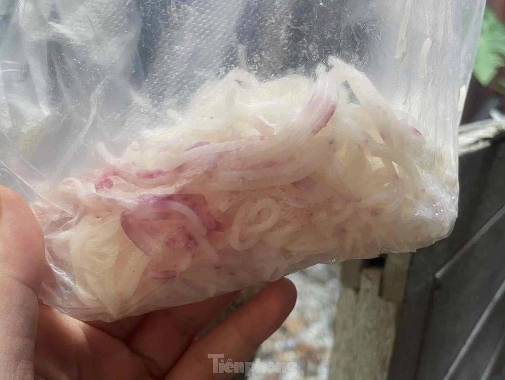 Cơ sở sản xuất bún do ông Đ.Q.H. làm chủ bị tạm đình chỉ do Giấy chứng nhận cơ sở đủ điều kiện an toàn thực phẩm hết hạn
