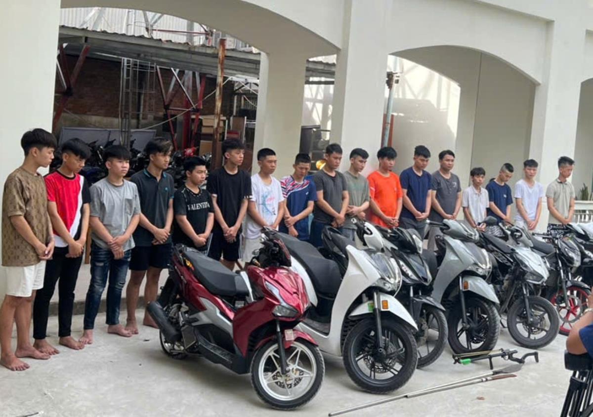 Các đối tượng và phương tiện liên quan bị bắt giữ.