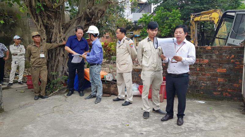 Lực lượng chức năng của Q.Sơn Trà tiến hành cưỡng chế công trình trái phép trên bán đảo Sơn Trà.