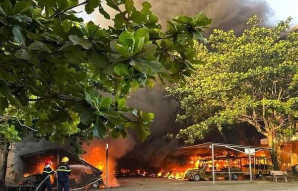 40 xe điện bị bà hỏa… hóa vàng