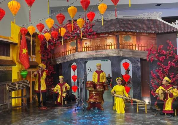 Nhà hát Nghệ thuật truyền thống Đà Nẵng quảng bá văn hóa truyền thống xứ Quảng tại Hội chợ Mùa thu 2025