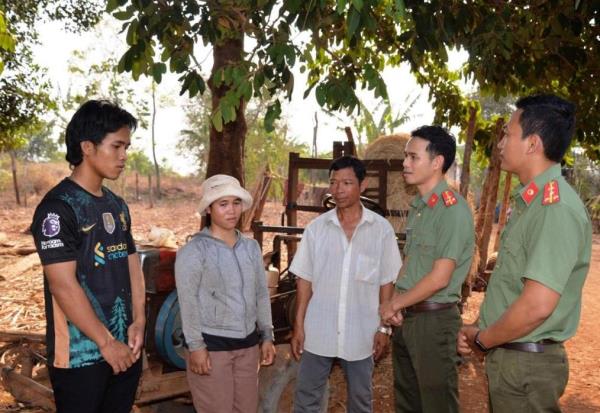 Ngày về đầy may mắn của những người trót bị lừa phỉnh vượt biên sang Thái Lan