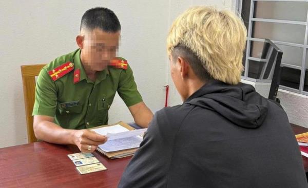 Xử lý thanh niên đầu trần phóng xe máy