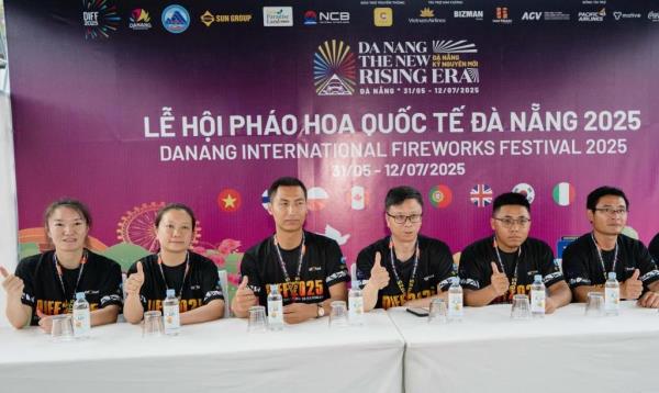 Đội pháo hoa Trung Quốc bật mí bí quyết để tạo ấn tượng trong lần trở lại DIFF