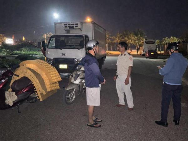 Chưa kịp hất đã bị hốt