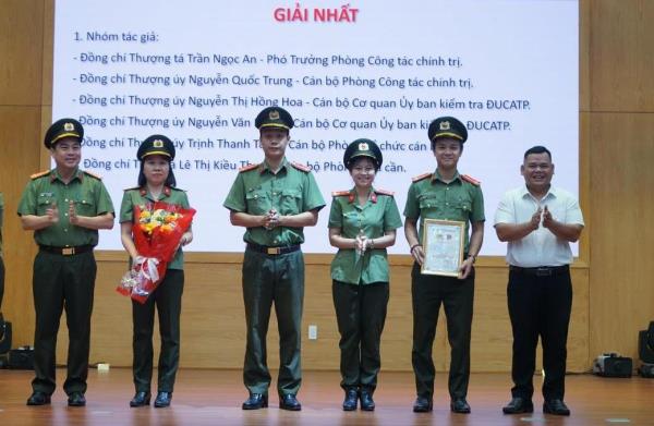20 nhóm tác giả và cá nhân đoạt giải Cuộc thi Tìm hiểu 80 năm Ngày truyền thống Công an nhân dân và 20 năm Ngày hội Toàn dân bảo vệ an ninh Tổ quốc