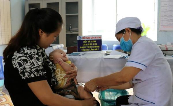 Tiếp tục thực hiện chính sách thu hút nhân lực cho cơ sở y tế công lập