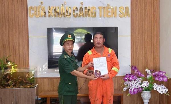 Trao tài sản thất lạc cho thuyền viên nước ngoài