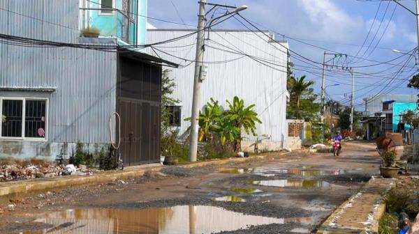 Người dân khổ sở vì tuyến đường chưa đến 1km thi công gần 2 năm vẫn chưa xong