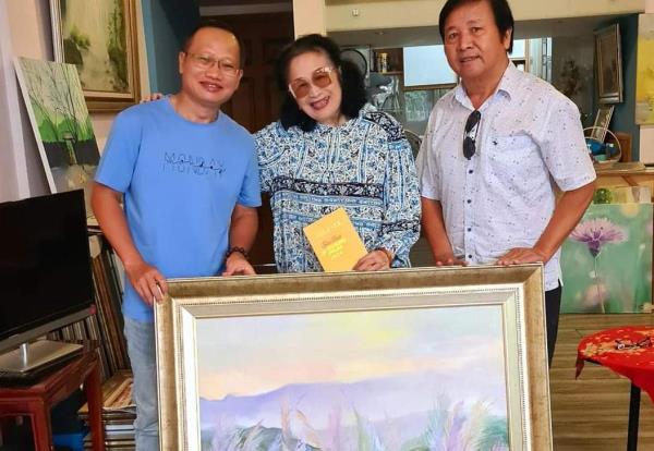 NSND Trà Giang ủng hộ tranh đấu giá gây quỹ thiện nguyện