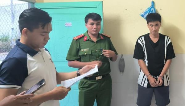 Trò bẩn của gã nhân viên lắp đặt camera