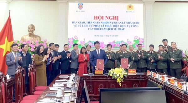 Bộ Công an tiếp nhận nhiệm vụ quản lý về lý lịch tư pháp và sát hạch về cấp giấy phép lái xe