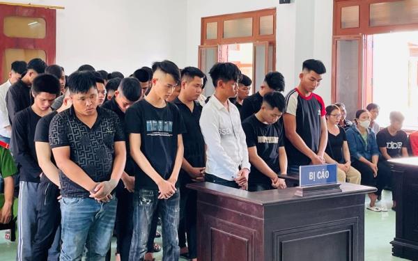 2 nhóm côn đồ làng lãnh án