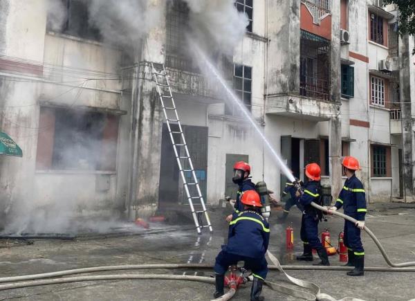 Bà Hỏa xông chung cư