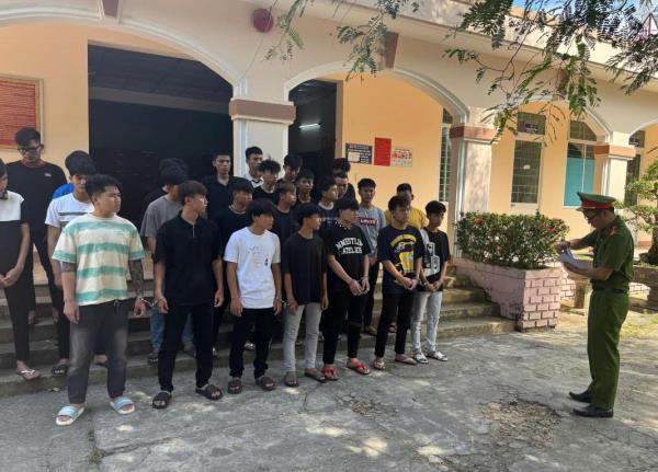 Khởi tố 31 đối tượng hỗn chiến trên đường