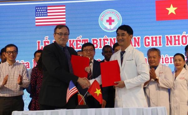 Ký kết hợp tác giữa Mayo Clinic và Bệnh viện Đà Nẵng