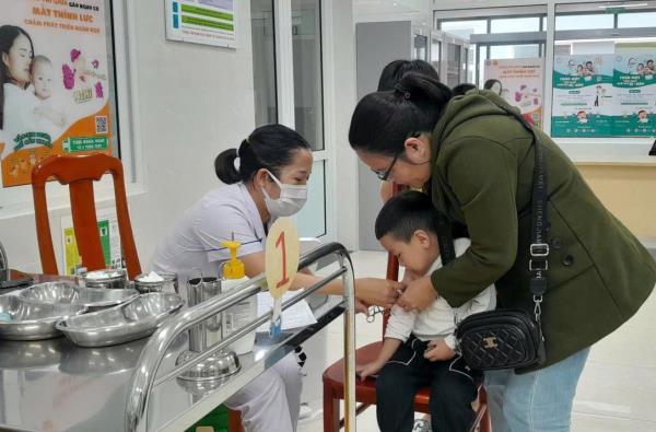 Số ca mắc sởi trên cả nước có dấu hiệu giảm nhẹ