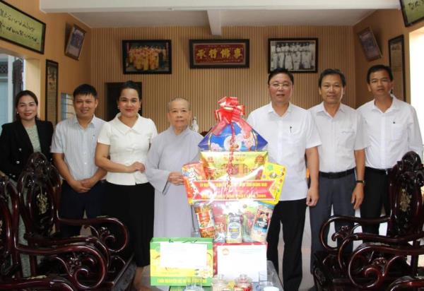 Lãnh đạo tỉnh Quảng Nam thăm, chúc mừng Đại lễ Phật đản Phật lịch 2569