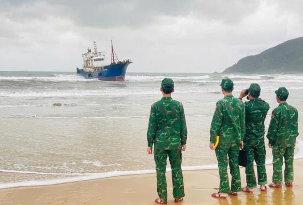 Tàu nước ngoài mắc cạn tại vùng biển Dung Quất, Quảng Ngãi