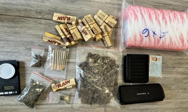 Bắt đối tượng bán cần sa