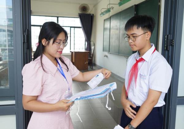 Đề thi Ngữ văn, Ngoại ngữ vừa sức, gợi mở tư duy và truyền cảm hứng