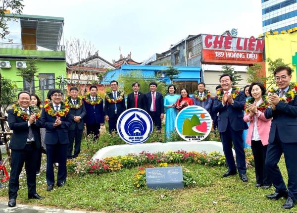 Khánh thành Tượng biểu trưng quận Hải Châu và thành phố Uiwang