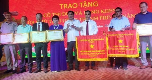 Chủ tịch UBND TP Đà Nẵng tặng Cờ thi đua cho 2 doanh nghiệp