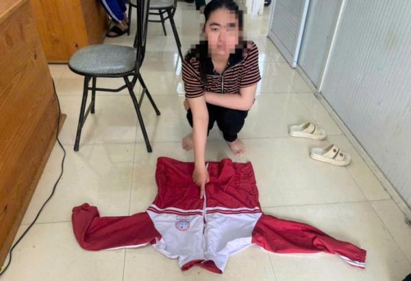 Đạo chích 2k2 giả dạng nữ sinh vào trường khoắng hàng loạt điện thoại, máy tính