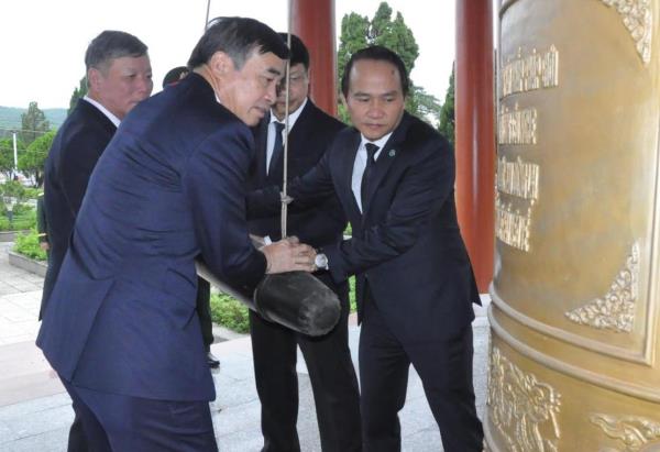 Lãnh đạo thành phố dâng hương tưởng niệm các anh hùng, liệt sĩ và nghĩa sĩ