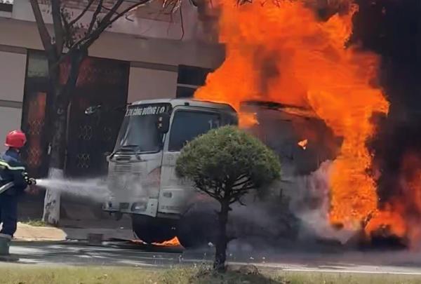 Vắng chủ nhà, bà hỏa tự tung