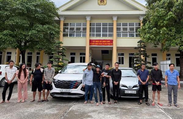 Khởi tố 10 người bắt phụ nữ về nhà nghỉ đánh đập, ép chuyển tiền