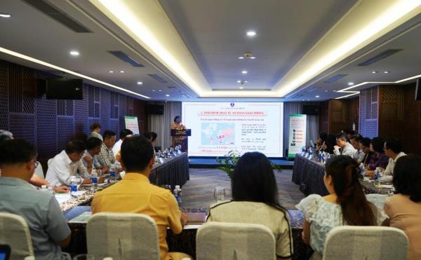 Tuyên truyền quy định bắt buộc phải sử dụng thiết bị an toàn cho trẻ em trên xe ô-tô khi tham gia giao thông