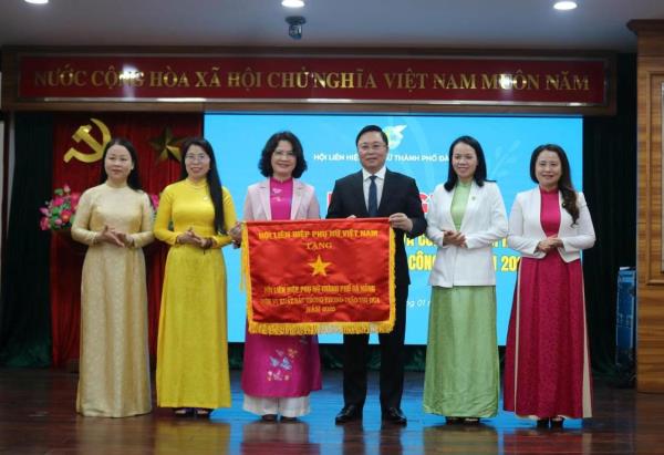 Phát huy vai trò phụ nữ trong thực hiện nhiệm vụ chính trị và an sinh xã hội