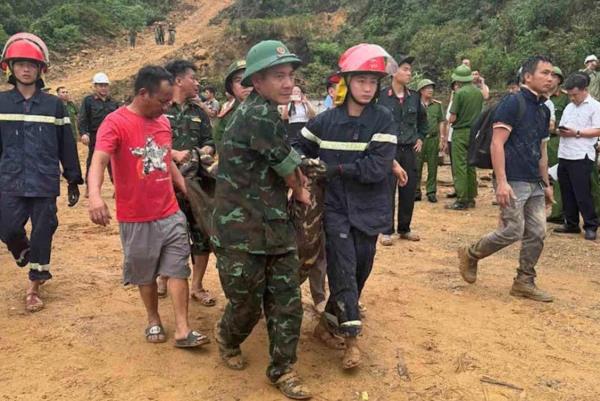 Sạt lở đất, 3 công nhân tử vong