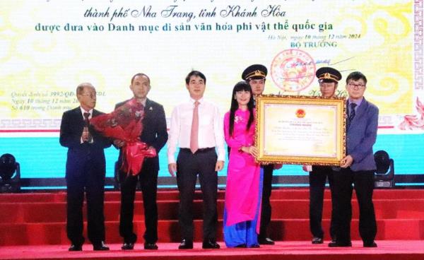 Vinh danh Tri thức dân gian và Lễ hội Yến sào Khánh Hòa