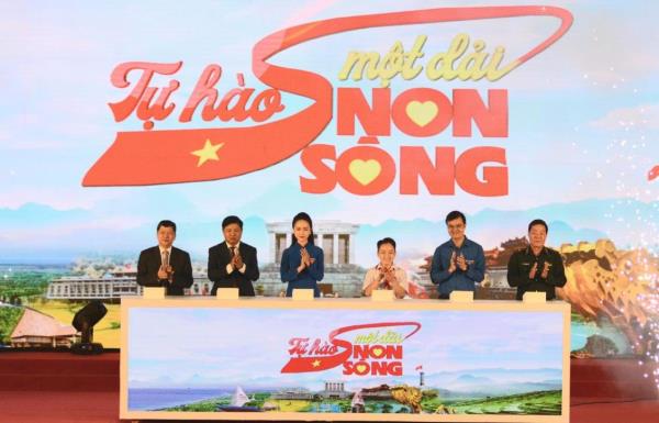 Phát động Cuộc vận động Tự hào một dải non sông