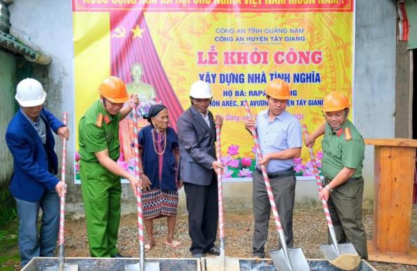 Công an Tây Giang xây nhà tình nghĩa cho hộ dân có hoàn cảnh khó khăn