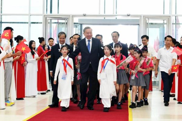 Không áp đặt những chuẩn mực cũ cho một nền giáo dục hiện đại